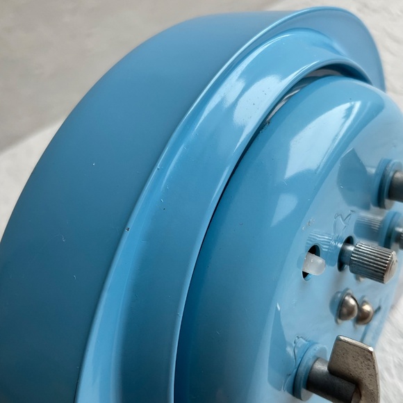 Vintage 1960s Polaris Turquoise Oval Shaped Wind Up Alarm Clock - Picture 10 of 16